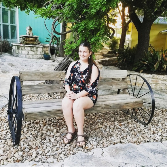 Meet your Posher, Hailey - Picture 1 of 1